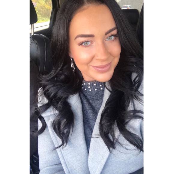 Profile Picture of Mandi Lambert (@mandilambert278) on Poshmark