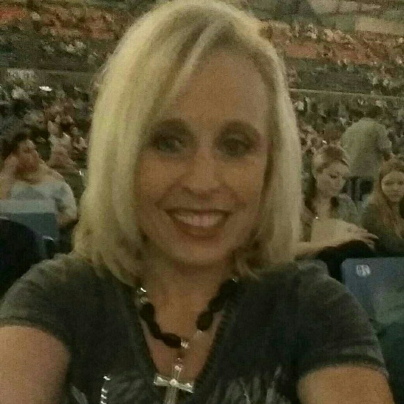 Profile Picture of Jamie Renzelnan (@badeball) on Poshmark