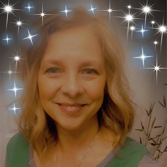 Profile Picture of Kari Edgecomb (@karilynn24) on Poshmark