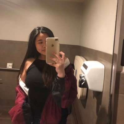 Profile Picture of Vivian (@vivianlu__) on Twitter