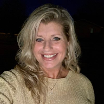 Profile Picture of Richelle (@reepearson) on Twitter