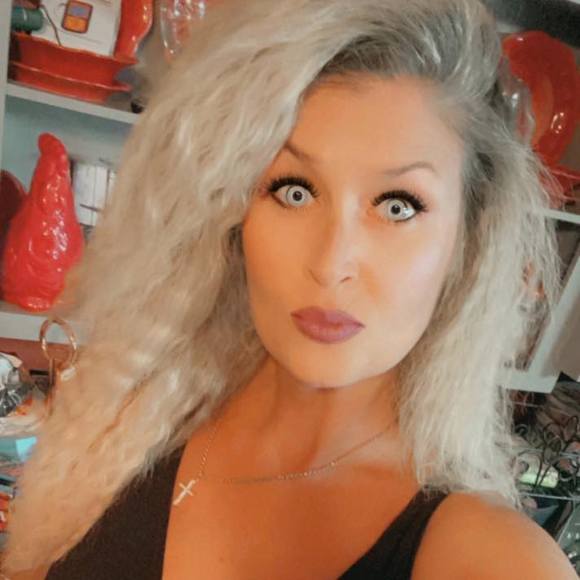 Profile Picture of Jamie Mccurry (@jamie_mccurry) on Poshmark