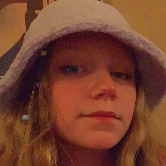 Profile Picture of Alice Wise (@alice_wise048) on Poshmark