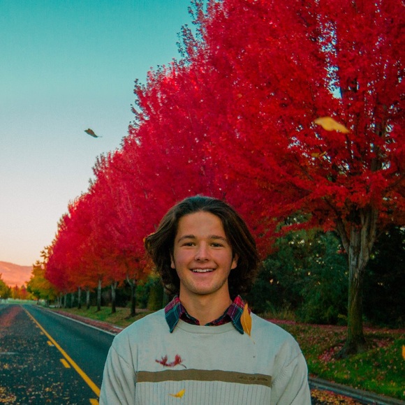 Profile Picture of Matt Stott (@mattstottly) on Poshmark