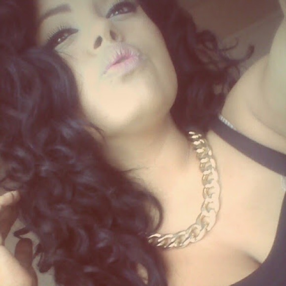 Profile Picture of Roxy Romero (@roxybaay) on Poshmark