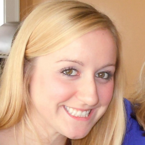 Profile Picture of Melissa Martindale (@melissaellens) on Poshmark