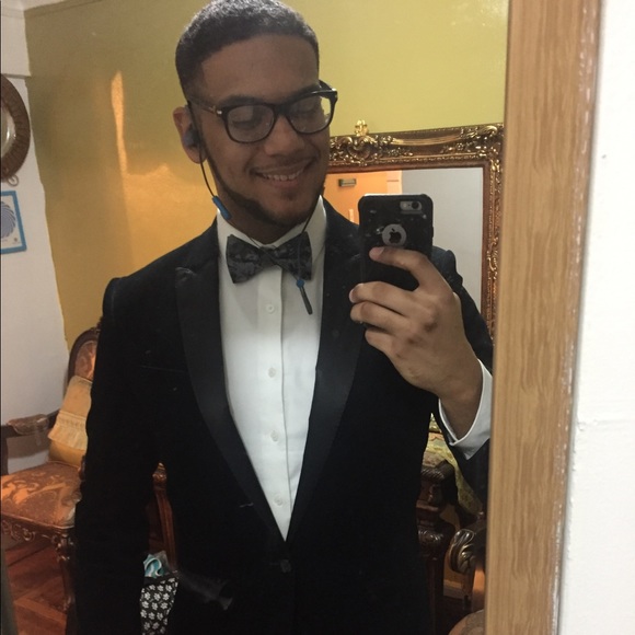 Profile Picture of Chris Frias (@chrisfrias) on Poshmark