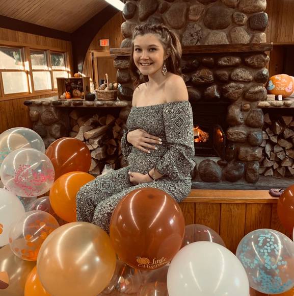 Profile Picture of Taylor-autumn Feiten (@tayfeiten) on Poshmark