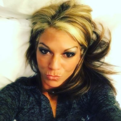 Profile Picture of Colleen Caracozza (@cmcfaflygirl) on Twitter