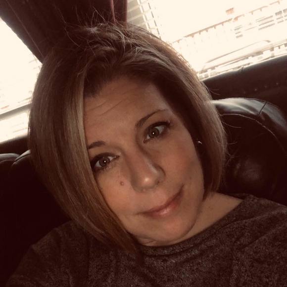 Profile Picture of Jennifer Danielczyk-male (@jenniferdanielc) on Poshmark