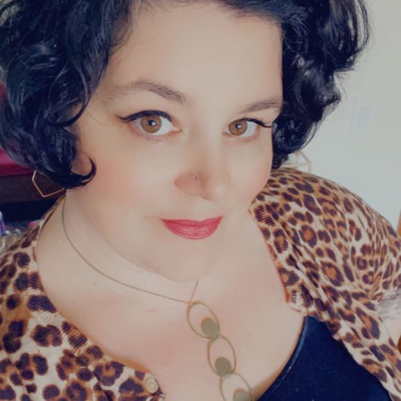 Profile Picture of Kimberly Lowe (@kimberlylowe275) on Poshmark