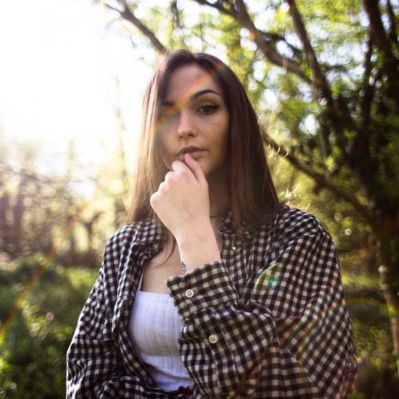 Profile Picture of Emmaline Carter (@emmalimekate) on Poshmark