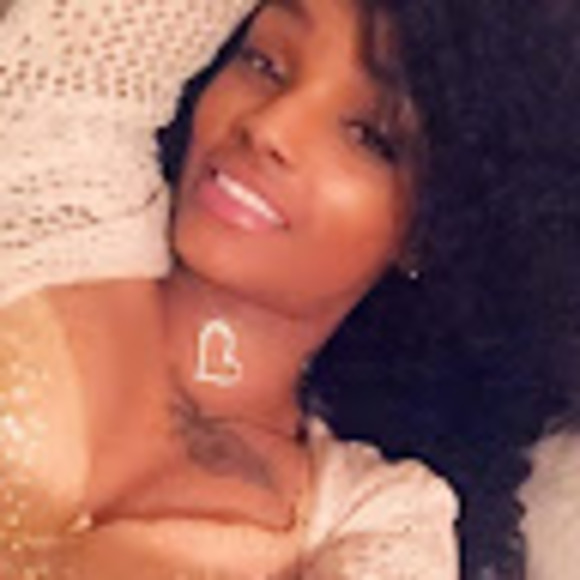 Profile Picture of Shalaia Taylor (@shalaiataylor5) on Poshmark