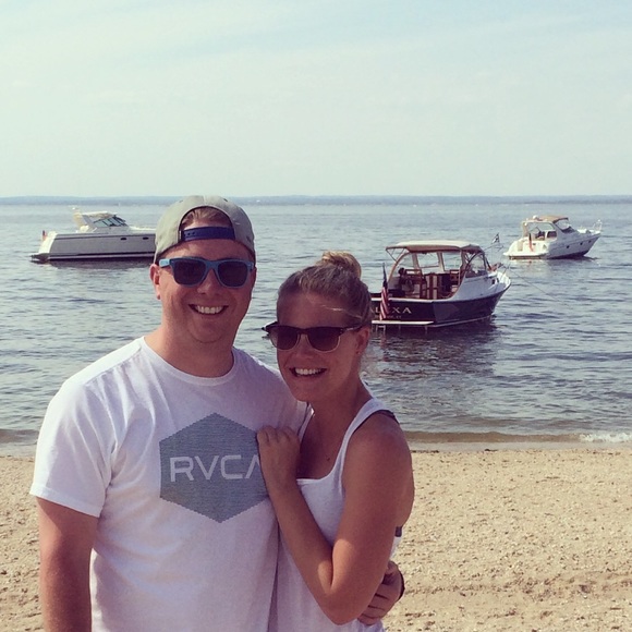 Profile Picture of Ashleigh Denlea (@andaniels7) on Poshmark