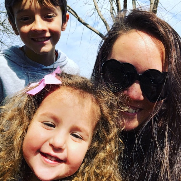 Profile Picture of Amanda Fink (@amandafink418) on Poshmark