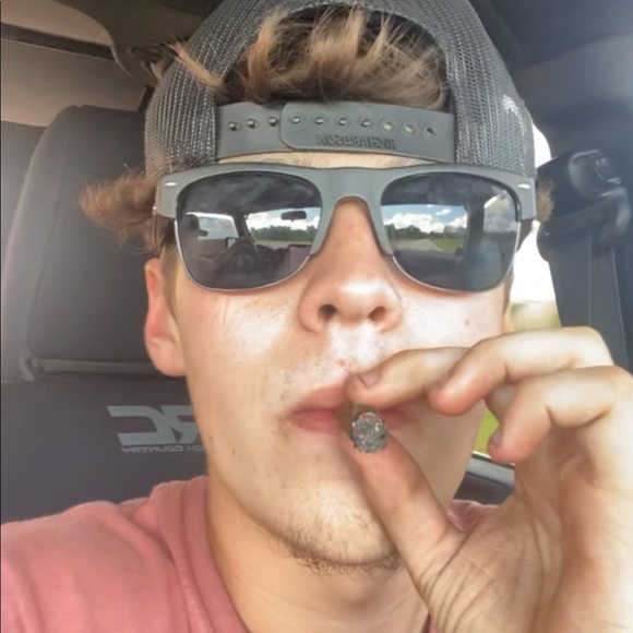 Profile Picture of Dylan Connell (@dylanconnell) on Poshmark