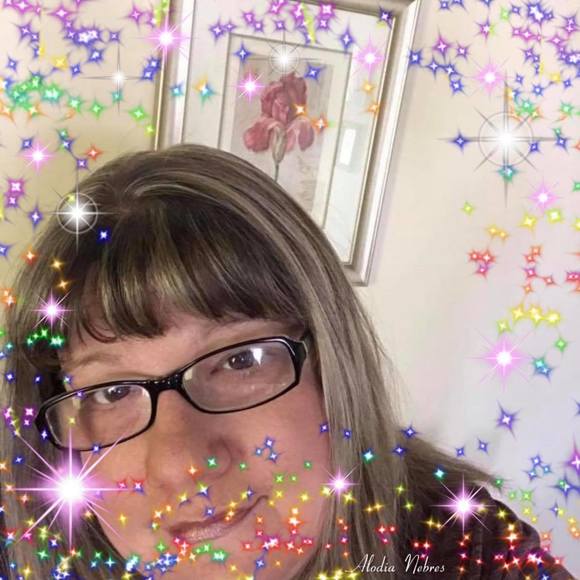 Profile Picture of Emily Fortier (@mlyfortier) on Poshmark