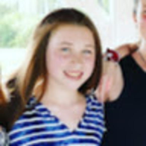 Profile Picture of Catriona Hoelperl (@choelperl) on Poshmark