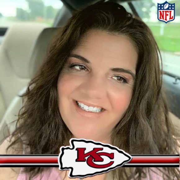 Profile Picture of Christina Pagliai (@c_pagliai) on Poshmark