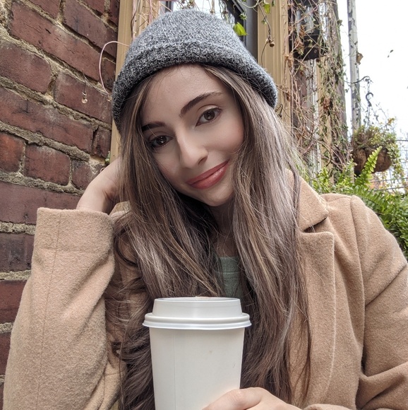 Profile Picture of Alexa Mavrogianis (@alexa_alyse) on Poshmark