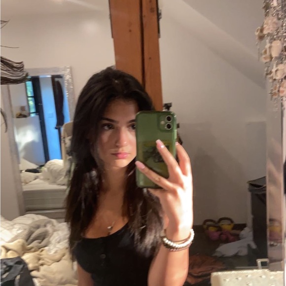 Profile Picture of Fernanda Hartikainen (@fhartikainen) on Poshmark