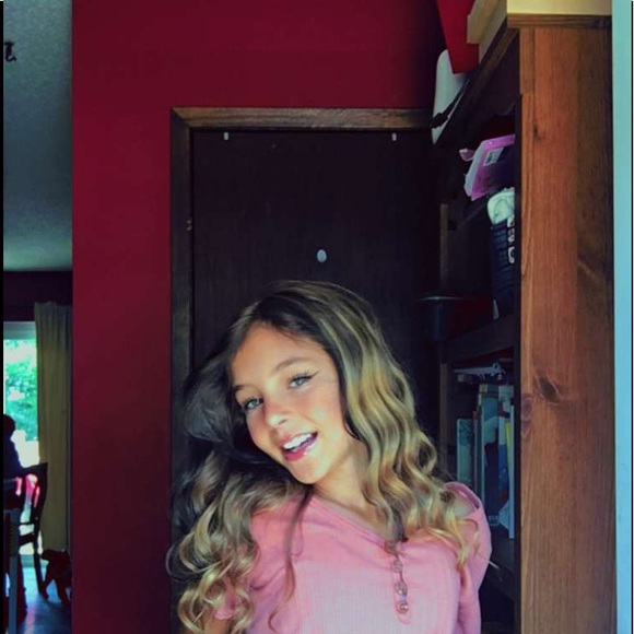 Profile Picture of Kandi Rolen (@kandirolen) on Poshmark