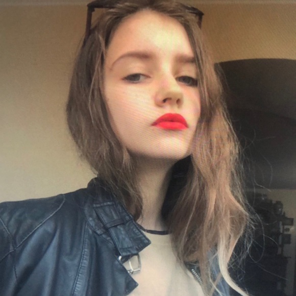 Profile Picture of Jean Wollaston (@kutella820257) on Poshmark