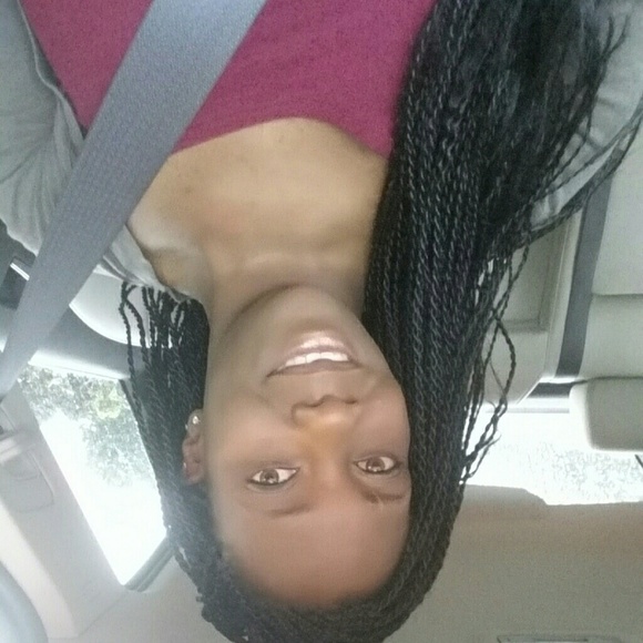 Profile Picture of Vaneshyia Augustine (@neshyia) on Poshmark