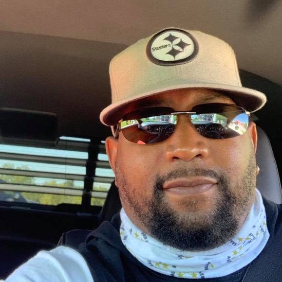 Profile Picture of John Wiley (@johnwiley) on Poshmark