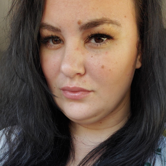 Amanda Ruth - Poshmark Profile Picture of Amanda Ruth (@mloconte25) on Poshmark