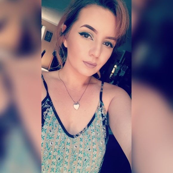 Profile Picture of Amanda Lundt (@amandalundt) on Poshmark