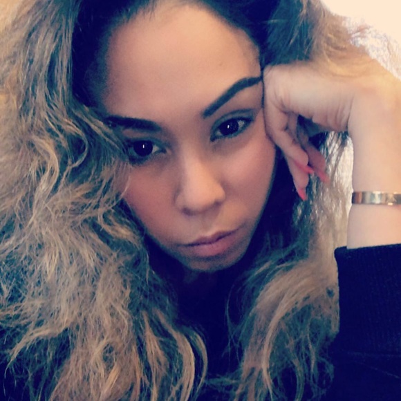 Profile Picture of Maria Lenis (@mariaflenis) on Poshmark