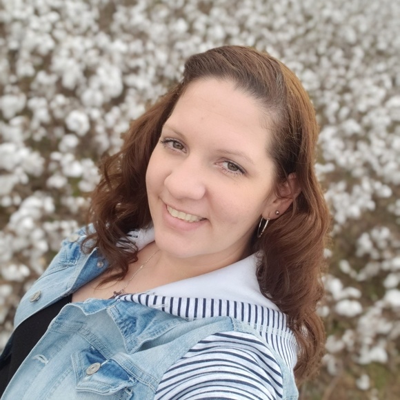 Profile Picture of Naomi Guseman (@marienaomi87) on Poshmark