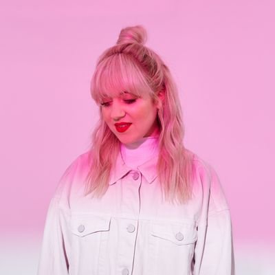 Profile Picture of Leah McFall (@leahmcfallmusic) on Twitter
