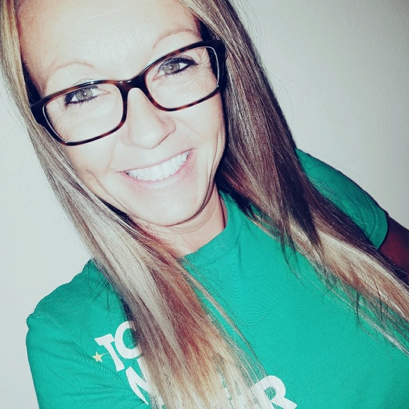 Profile Picture of Tracy Klatt (@tracyklatt) on Poshmark