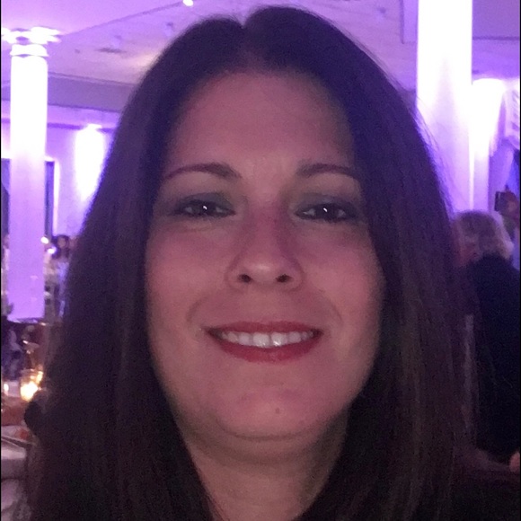 Profile Picture of Tina Mignone (@tinamignone) on Poshmark