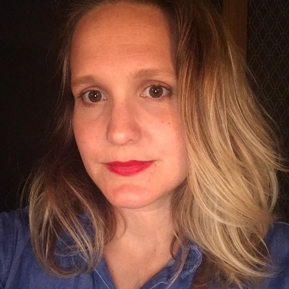 Profile Picture of Vivian Wheeler (@vmw25) on Poshmark