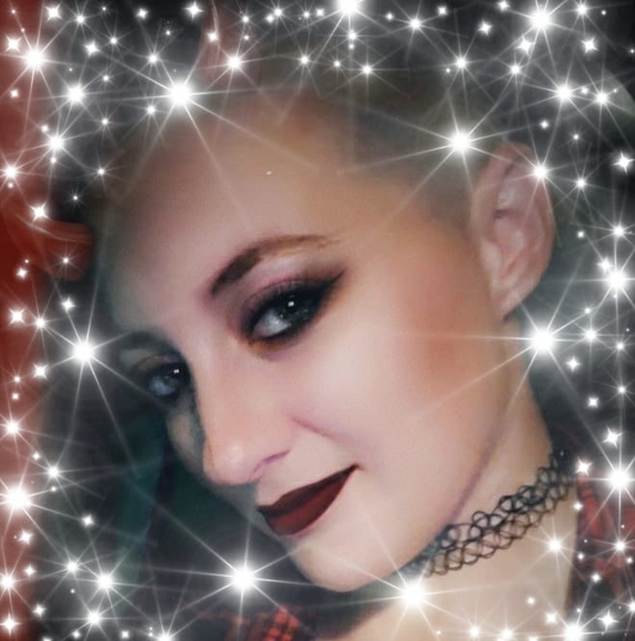 Profile Picture of Ashlea Mawhirter (@ashleamawhirter) on Poshmark