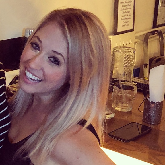 Lisa Gabourie - Poshmark Profile Picture of Lisa Gabourie (@lisagab27) on Poshmark