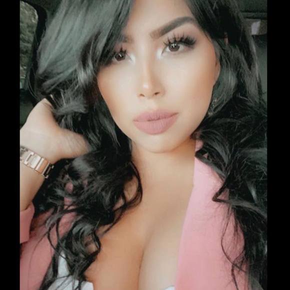 Profile Picture of Bianca Benavides (@biancanatalie) on Poshmark