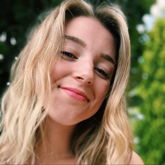 Profile Picture of Hannah Cakebread (@hannahcakebread) on Poshmark