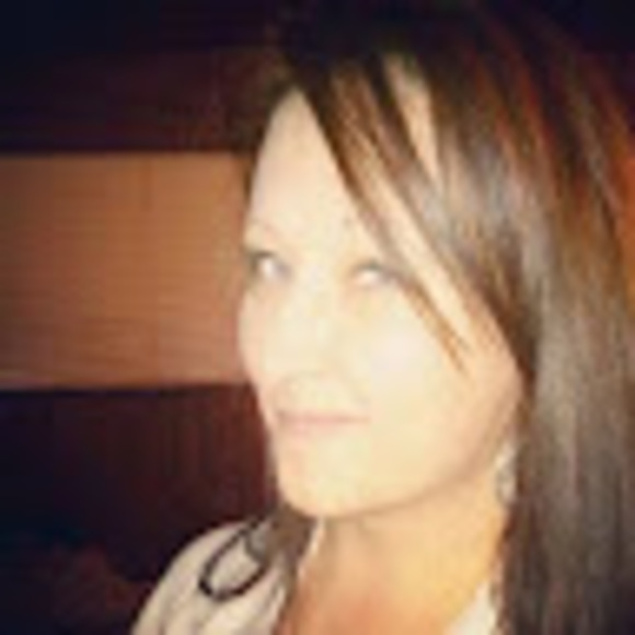 Profile Picture of Janet Barton (@janetbarton08) on Poshmark