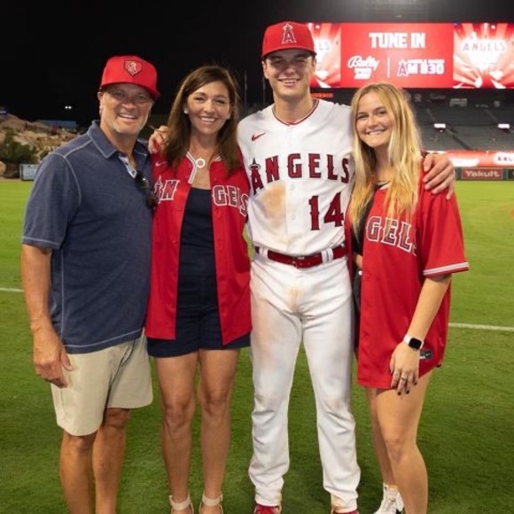 Profile Picture of Angela Ohoppe (@hoppeday) on Poshmark