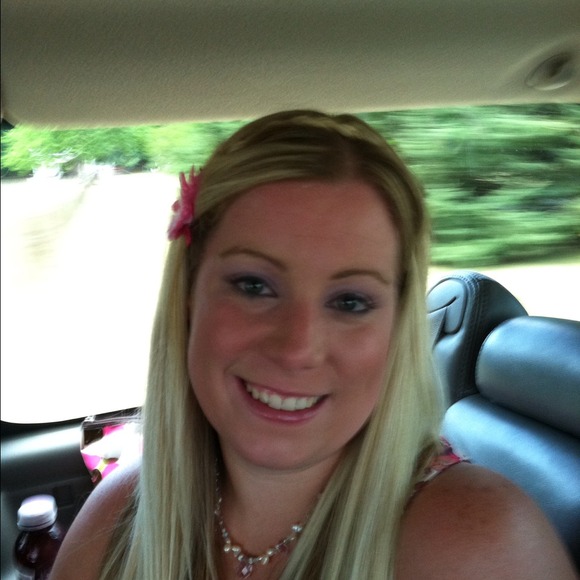 Profile Picture of Jeana Behrendt (@jbehrendt) on Poshmark