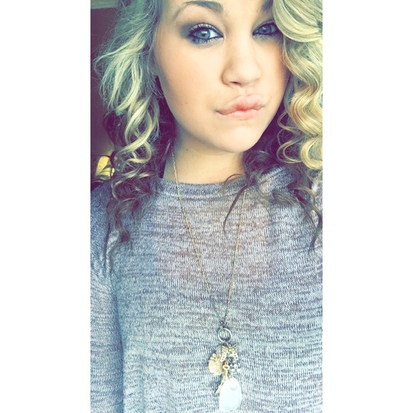 Profile Picture of Savannah Kennedy (@savk15) on Poshmark