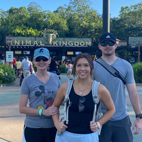 Profile Picture of Sarah James (@sarahrandall2) on Poshmark