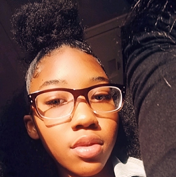 Profile Picture of Mia Bivines (@jamia0403) on Poshmark