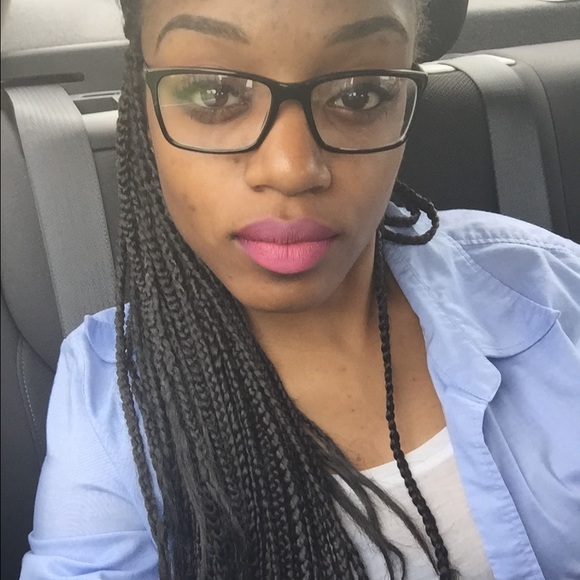 Profile Picture of Junia Ryan (@juniaryn_) on Poshmark