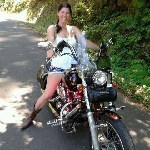 Profile Picture of April Thompson (@aprillinna18) on Tiktok