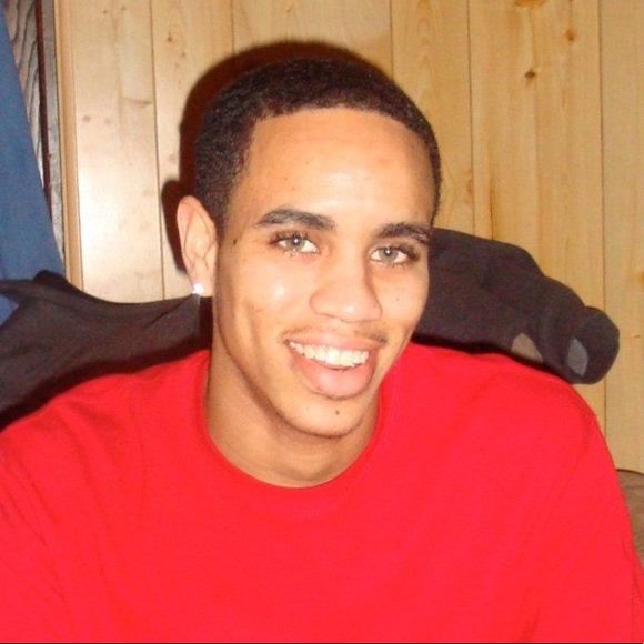 Profile Picture of Karl-lee Straughter (@kstraughter) on Poshmark